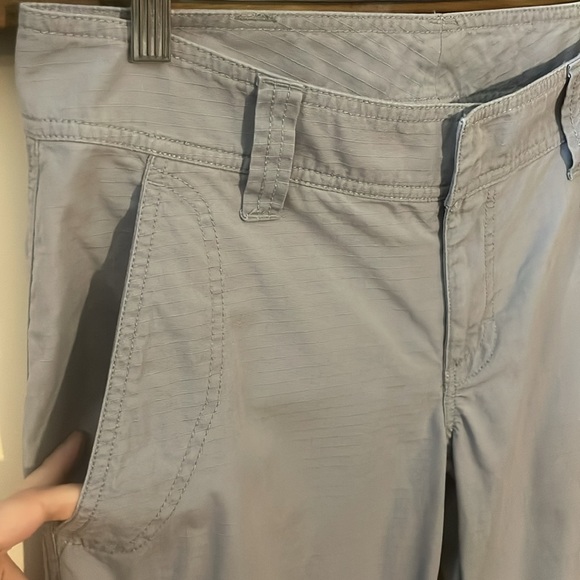 The North Face Grey Convertible Roll Capri Pants Size 6 - Picture 7 of 16